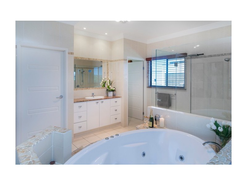 2546 Gracemere Circuit West, Hope Island QLD 4212