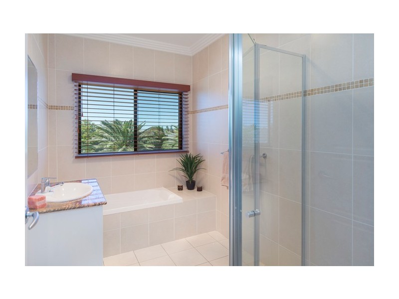 2546 Gracemere Circuit West, Hope Island QLD 4212