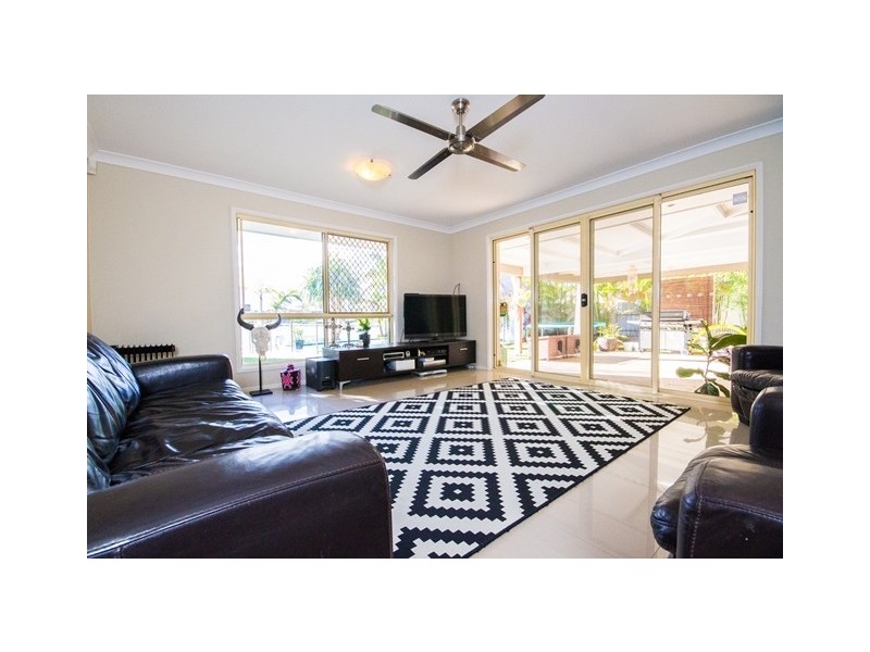 11 Oyster Cove Promenade, Helensvale QLD 4212