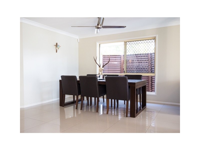 11 Oyster Cove Promenade, Helensvale QLD 4212