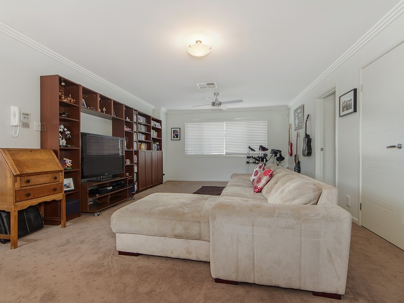 5 Edgewater Place, Helensvale QLD 4212