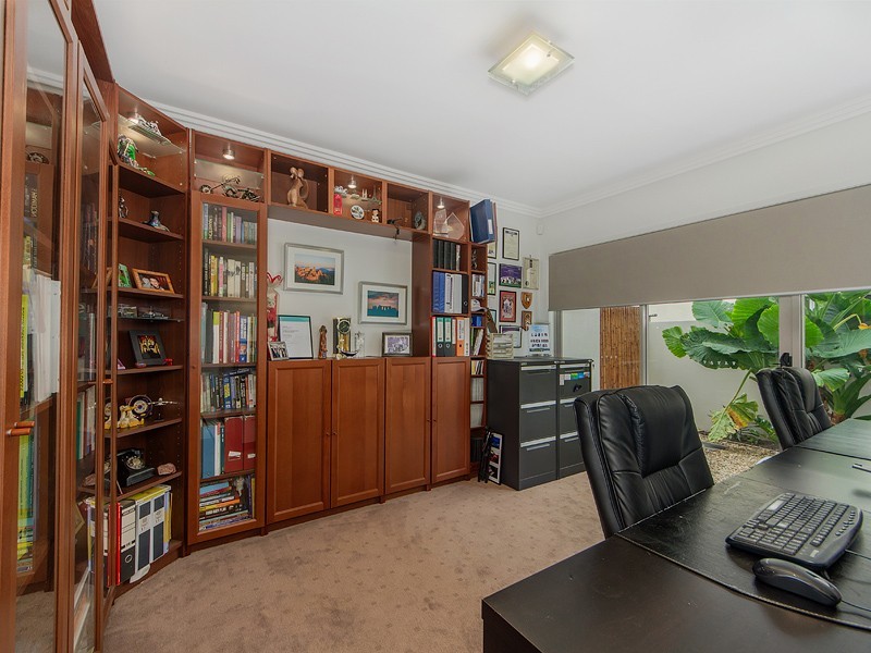 5 Edgewater Place, Helensvale QLD 4212