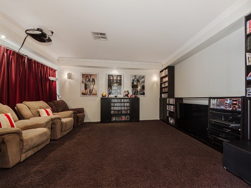 5 Edgewater Place, Helensvale QLD 4212