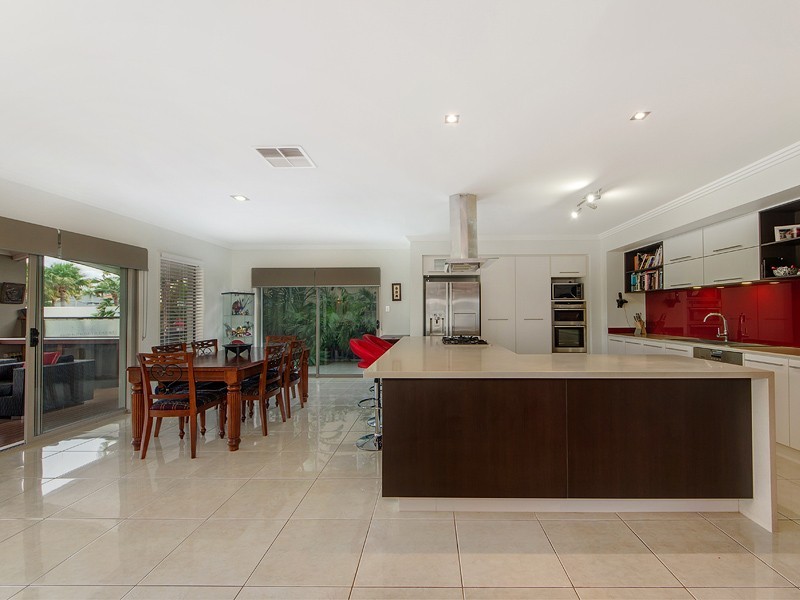 5 Edgewater Place, Helensvale QLD 4212