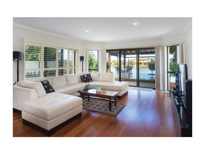 24 The Peninsula, Helensvale QLD 4212