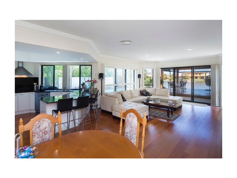 24 The Peninsula, Helensvale QLD 4212