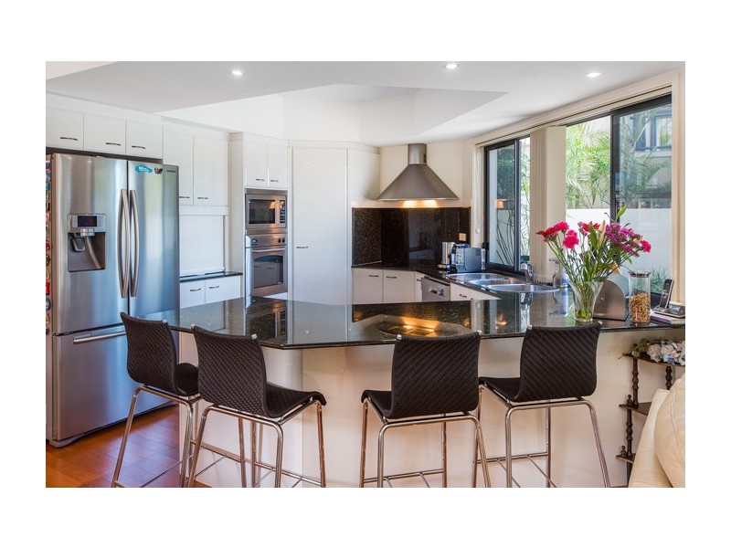 24 The Peninsula, Helensvale QLD 4212