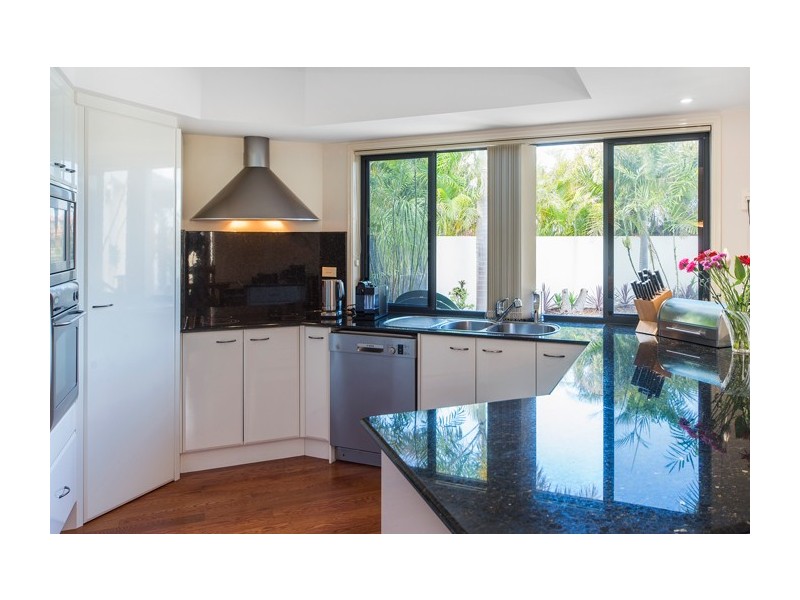 24 The Peninsula, Helensvale QLD 4212