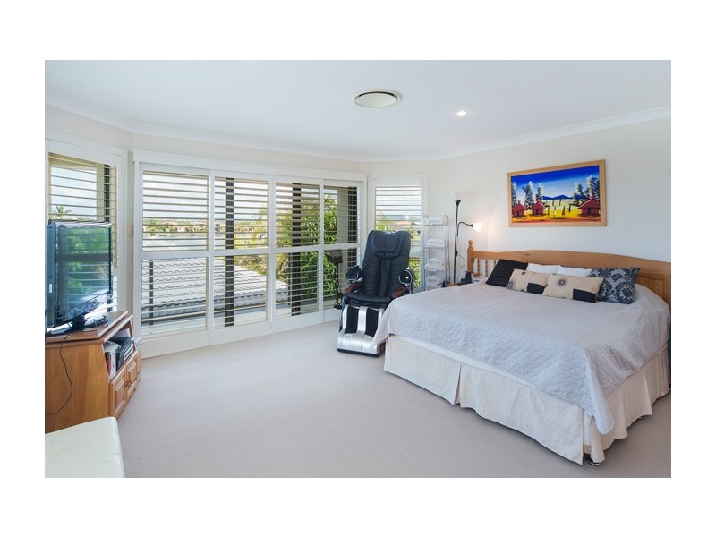 24 The Peninsula, Helensvale QLD 4212