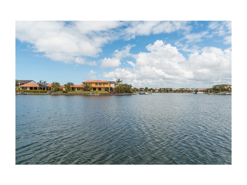 24 The Peninsula, Helensvale QLD 4212