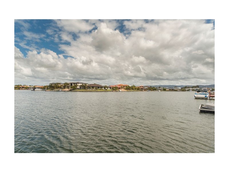 24 The Peninsula, Helensvale QLD 4212