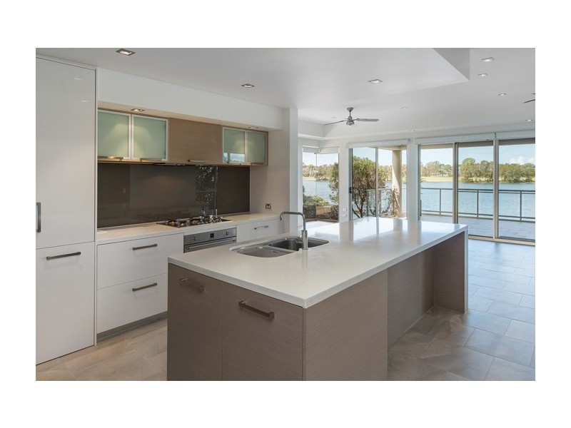 6082 Lugano Drive, Hope Island QLD 4212