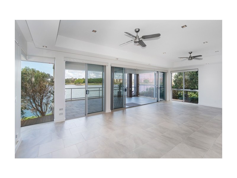 6082 Lugano Drive, Hope Island QLD 4212