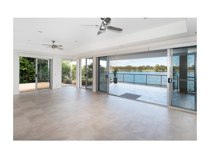 6082 Lugano Drive, Hope Island QLD 4212