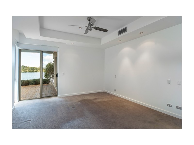 6082 Lugano Drive, Hope Island QLD 4212