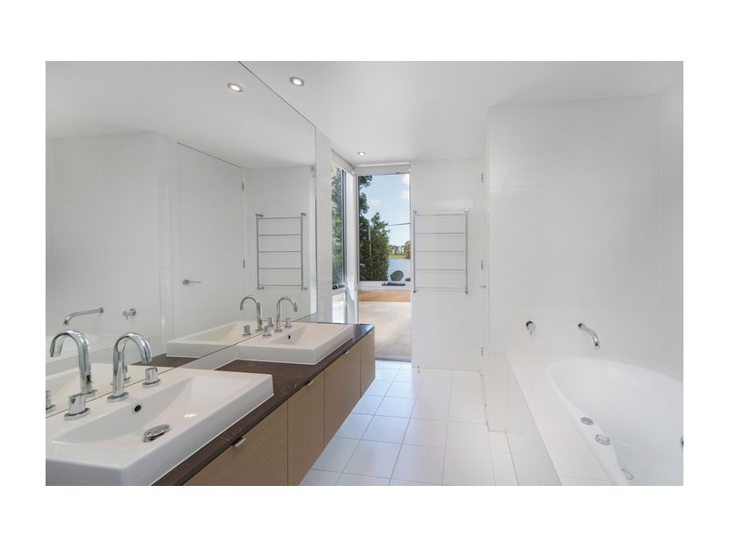 6082 Lugano Drive, Hope Island QLD 4212