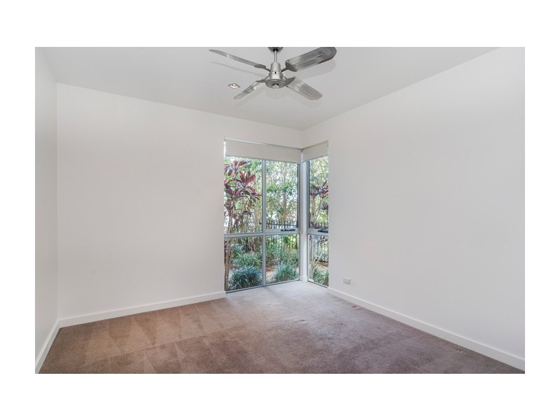 6082 Lugano Drive, Hope Island QLD 4212