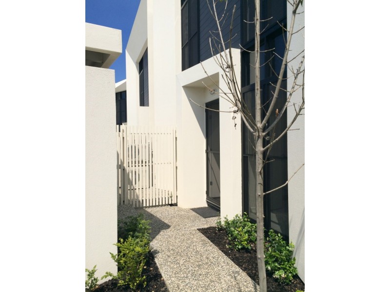 80 Peninsula Drive, Robina QLD 4226