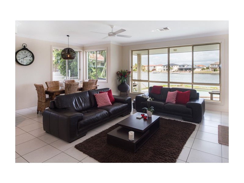 26 Champagne Boulevard, Helensvale QLD 4212