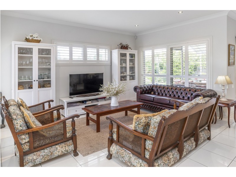 14 Cova Boulevard, Hope Island QLD 4212