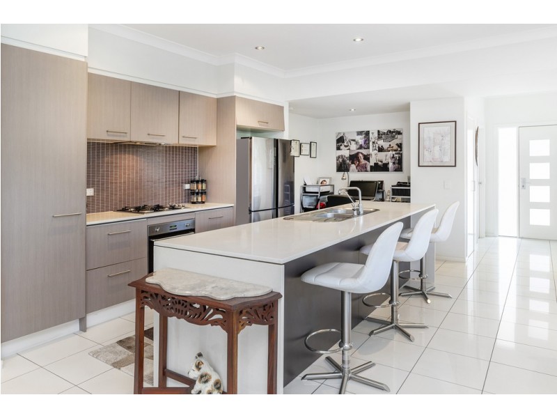 14 Cova Boulevard, Hope Island QLD 4212