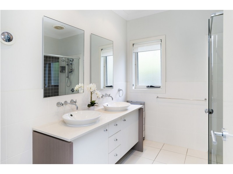 14 Cova Boulevard, Hope Island QLD 4212