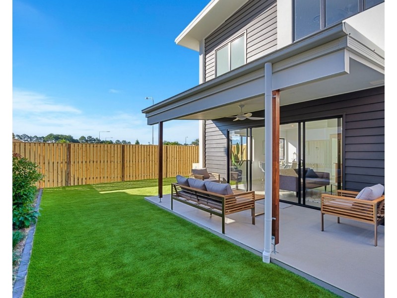 35 Sickle Avenue, Hope Island QLD 4212