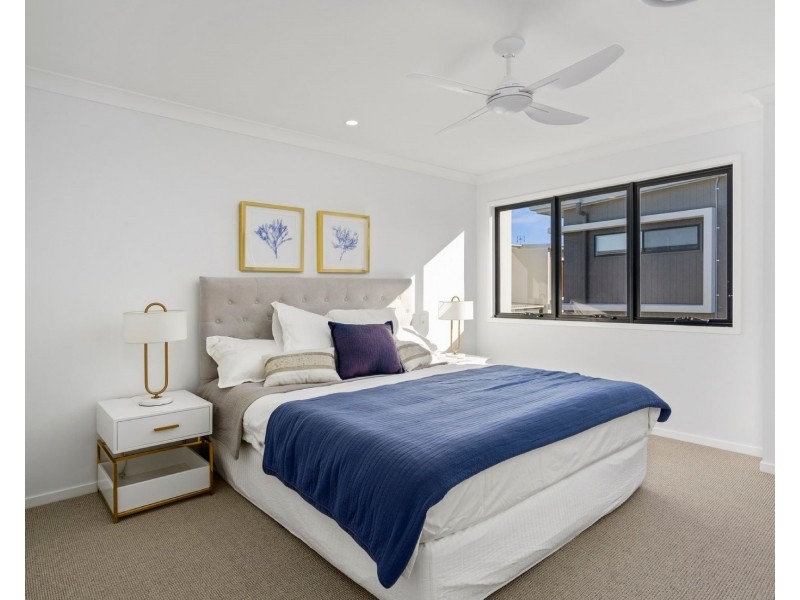 35 Sickle Avenue, Hope Island QLD 4212