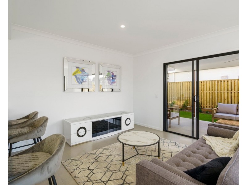 35 Sickle Avenue, Hope Island QLD 4212