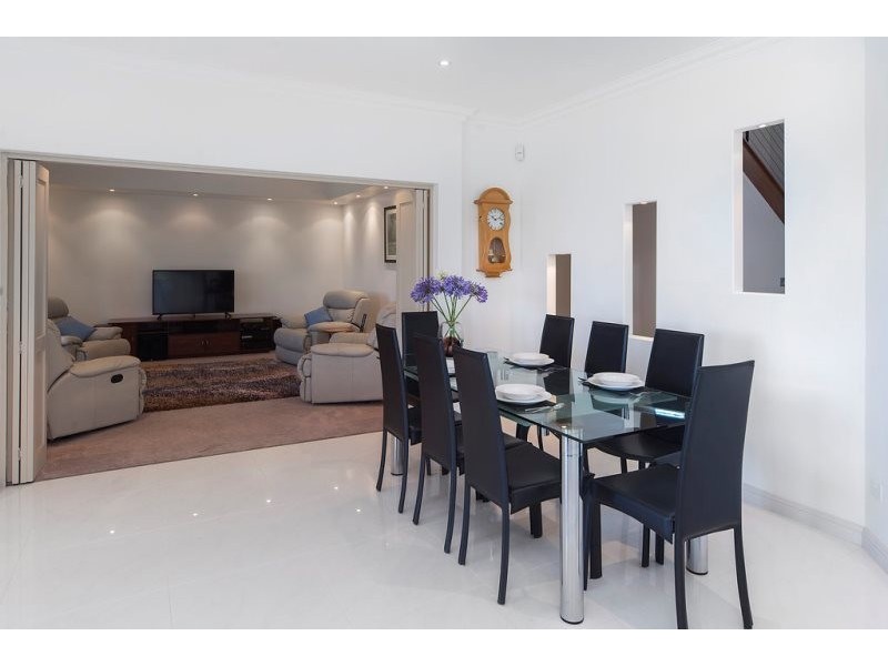 2330 Cressbrook Drive, Hope Island QLD 4212