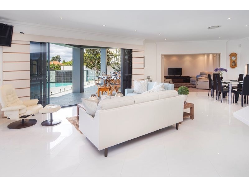 2330 Cressbrook Drive, Hope Island QLD 4212