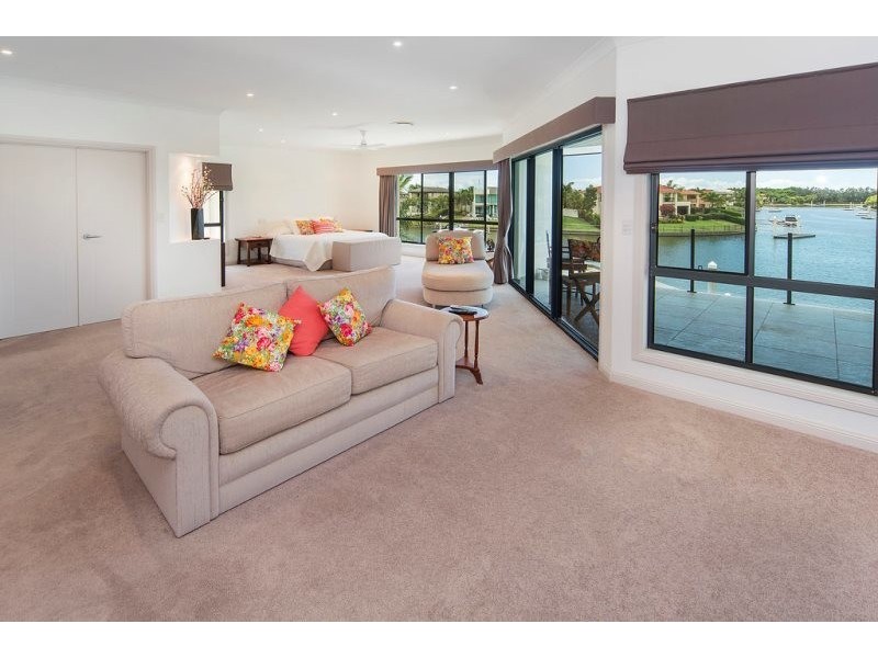 2330 Cressbrook Drive, Hope Island QLD 4212