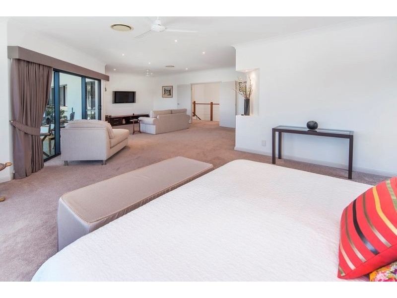 2330 Cressbrook Drive, Hope Island QLD 4212