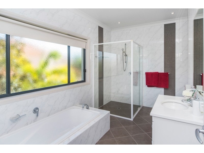 2330 Cressbrook Drive, Hope Island QLD 4212