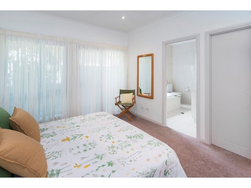 2330 Cressbrook Drive, Hope Island QLD 4212