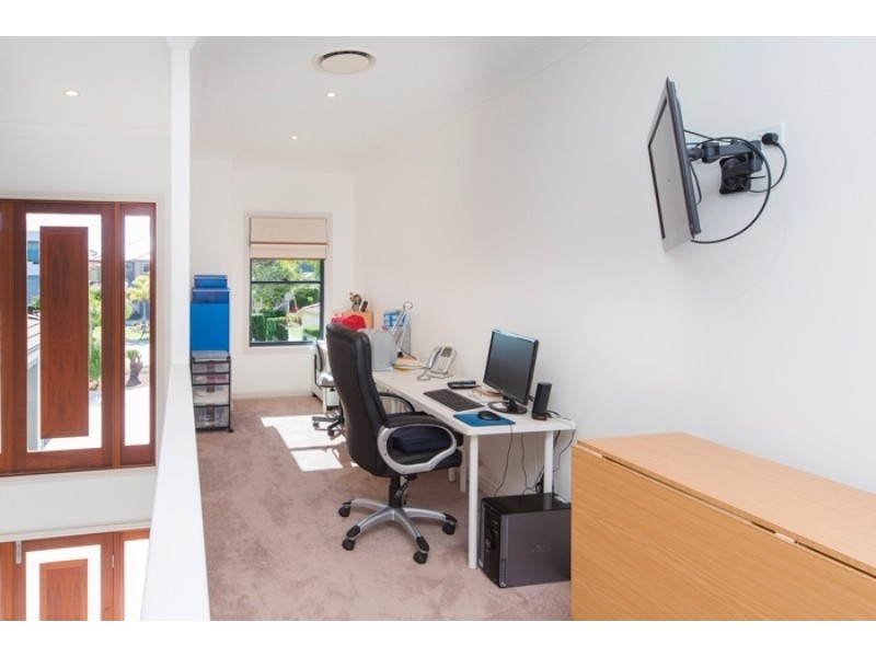 2330 Cressbrook Drive, Hope Island QLD 4212