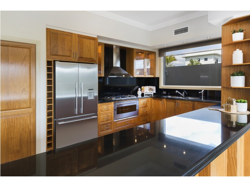 2510 Cressbrook Drive, Hope Island QLD 4212