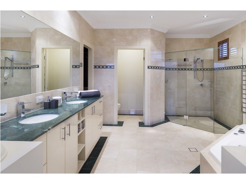 2510 Cressbrook Drive, Hope Island QLD 4212