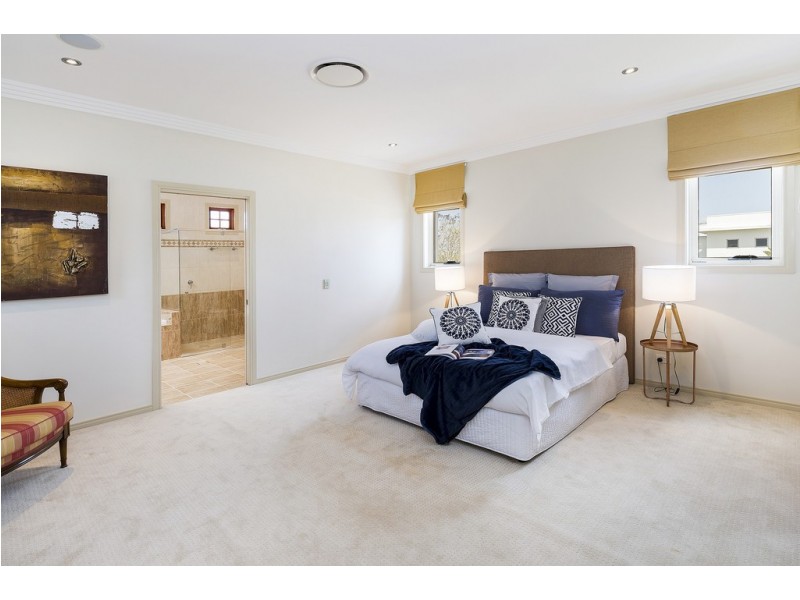 2510 Cressbrook Drive, Hope Island QLD 4212