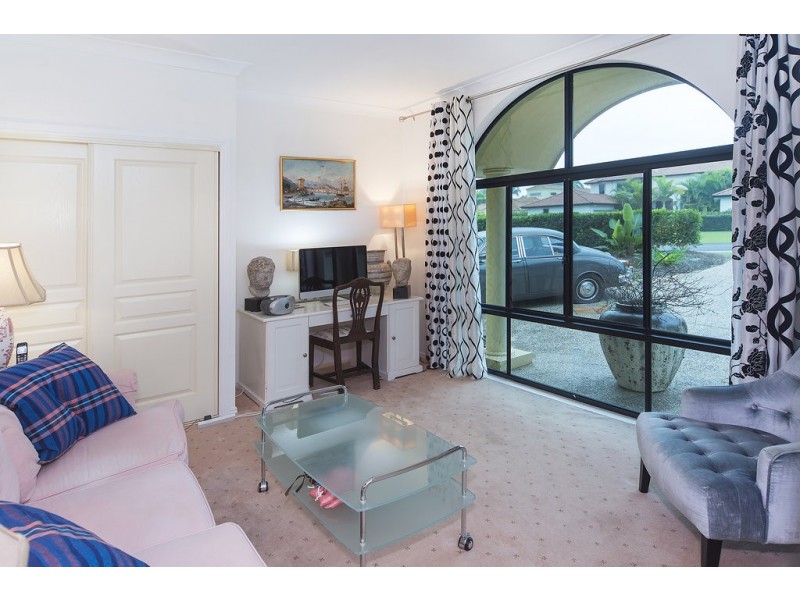 3152 Riverleigh Drive, Hope Island QLD 4212
