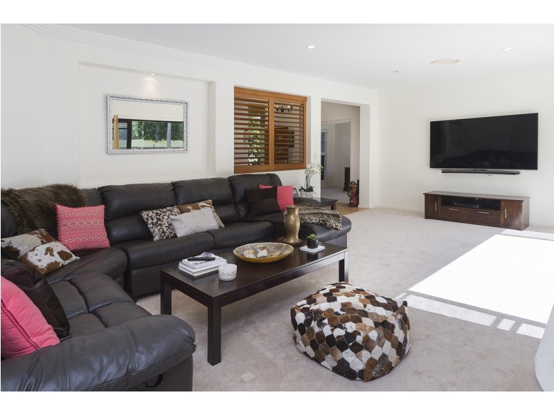 3160 Riverleigh Drive, Hope Island QLD 4212
