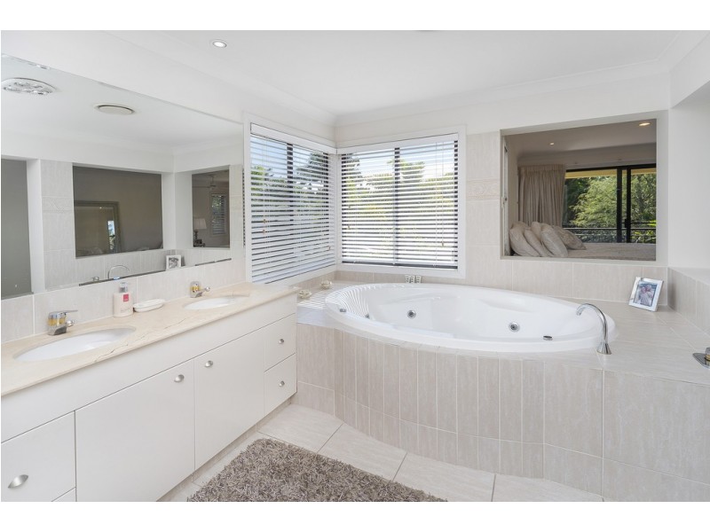 3160 Riverleigh Drive, Hope Island QLD 4212