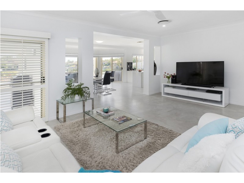 1055 Rosebank Way West, Hope Island QLD 4212