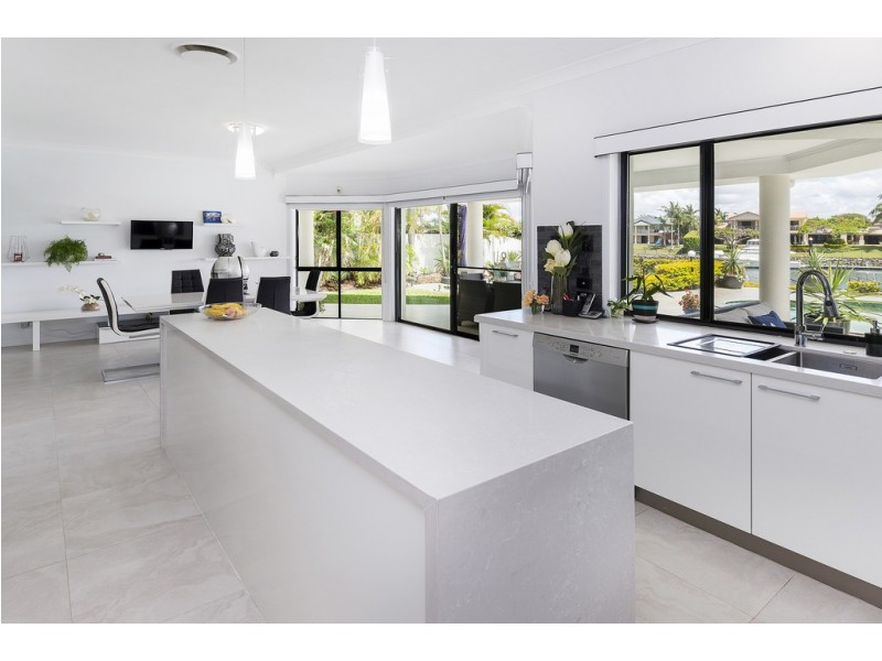 1055 Rosebank Way West, Hope Island QLD 4212