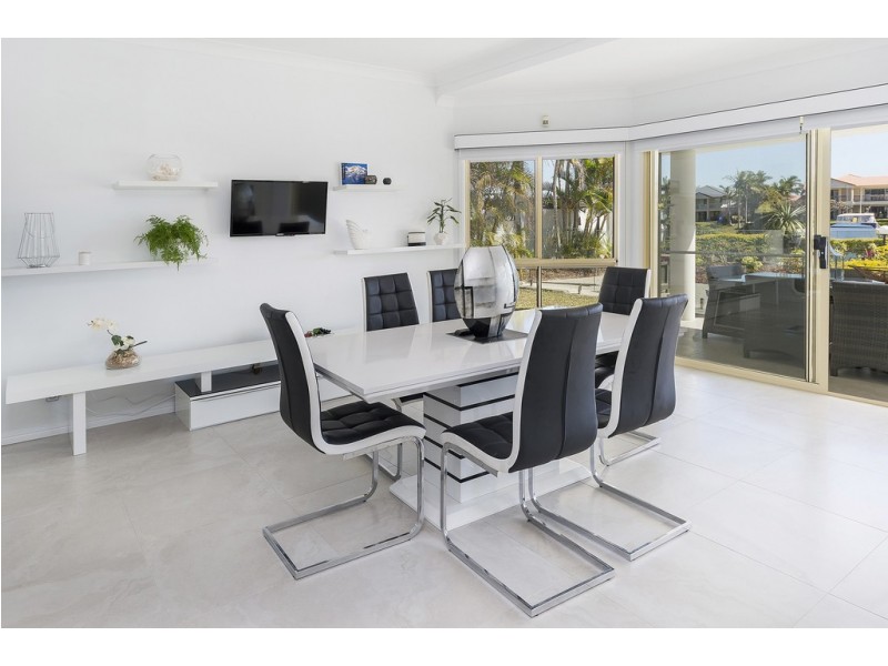 1055 Rosebank Way West, Hope Island QLD 4212