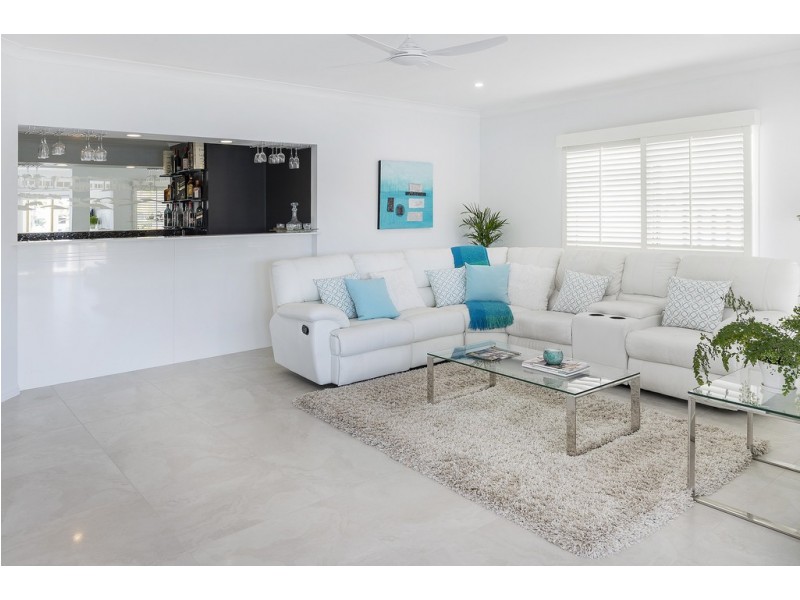 1055 Rosebank Way West, Hope Island QLD 4212