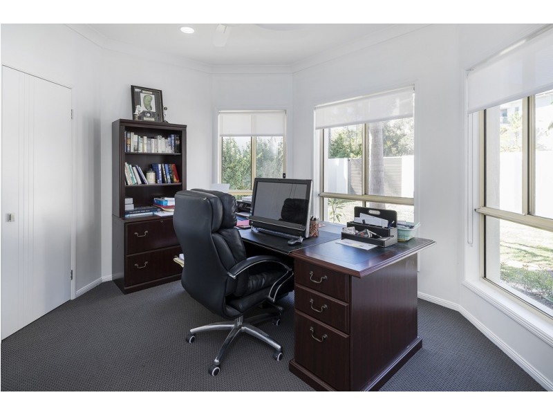 1055 Rosebank Way West, Hope Island QLD 4212