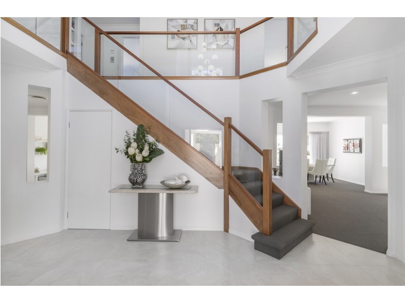 1055 Rosebank Way West, Hope Island QLD 4212