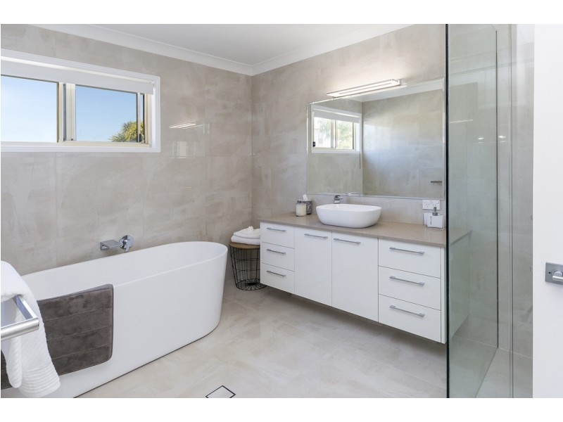 1055 Rosebank Way West, Hope Island QLD 4212