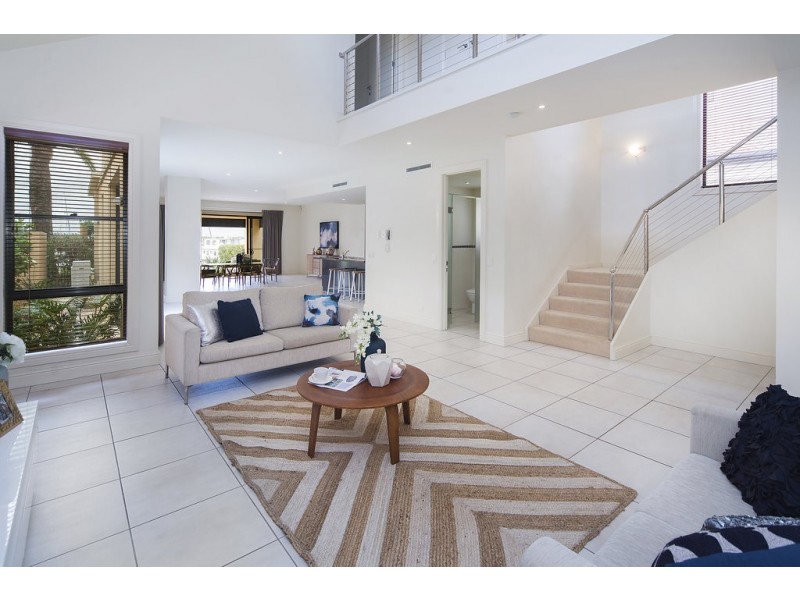 1504 Rosebank Way, Hope Island QLD 4212